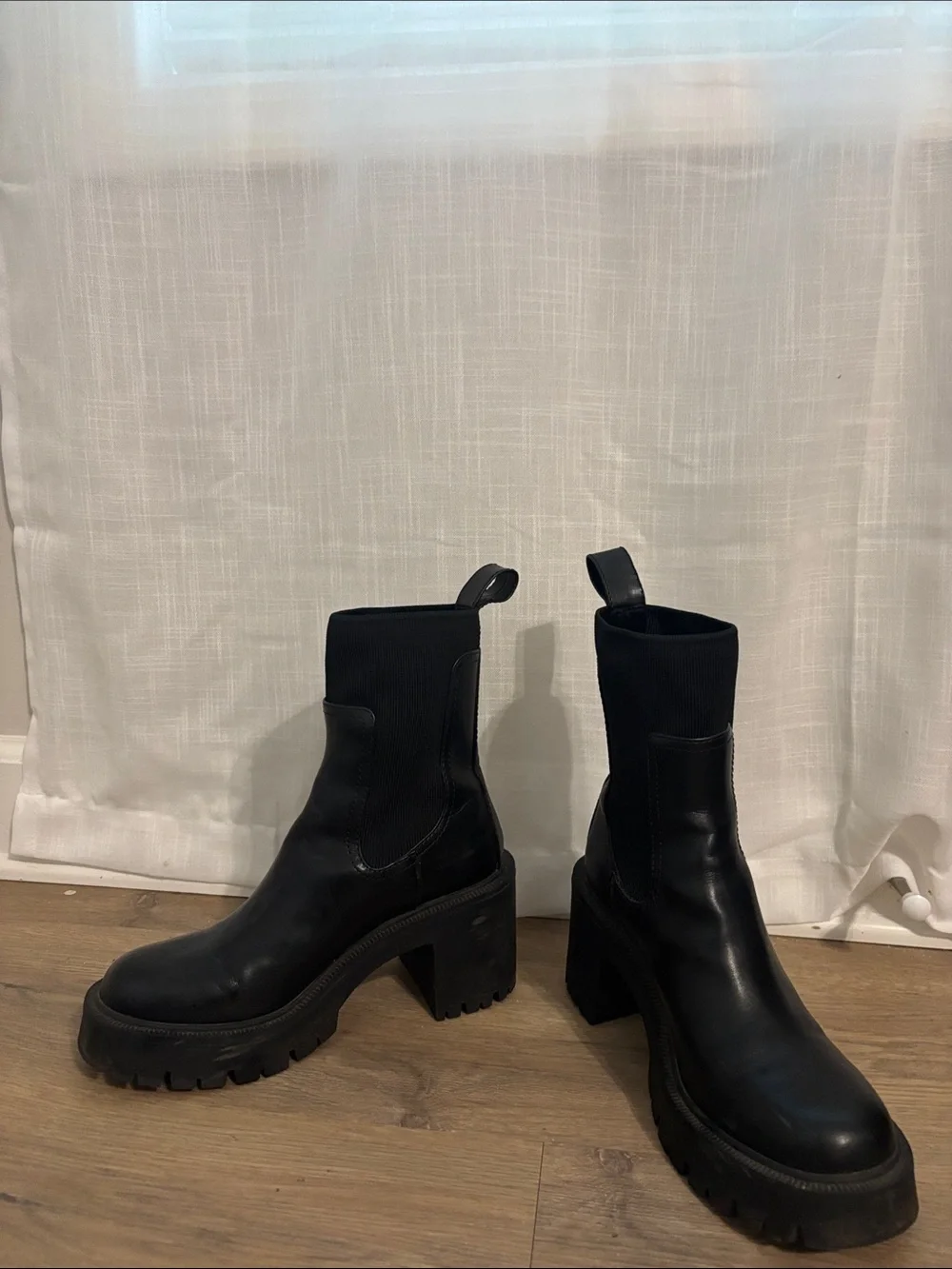 Mango - Black womens Chelsea Boot with Elastic Ankle
